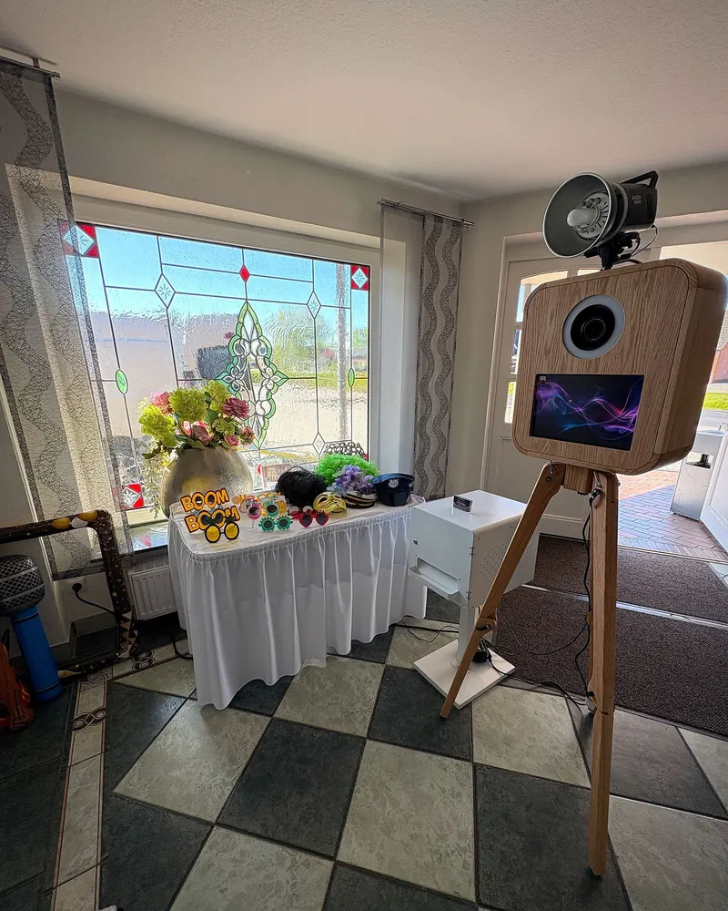 KI-Fotobox mit Touch-Start-Screen