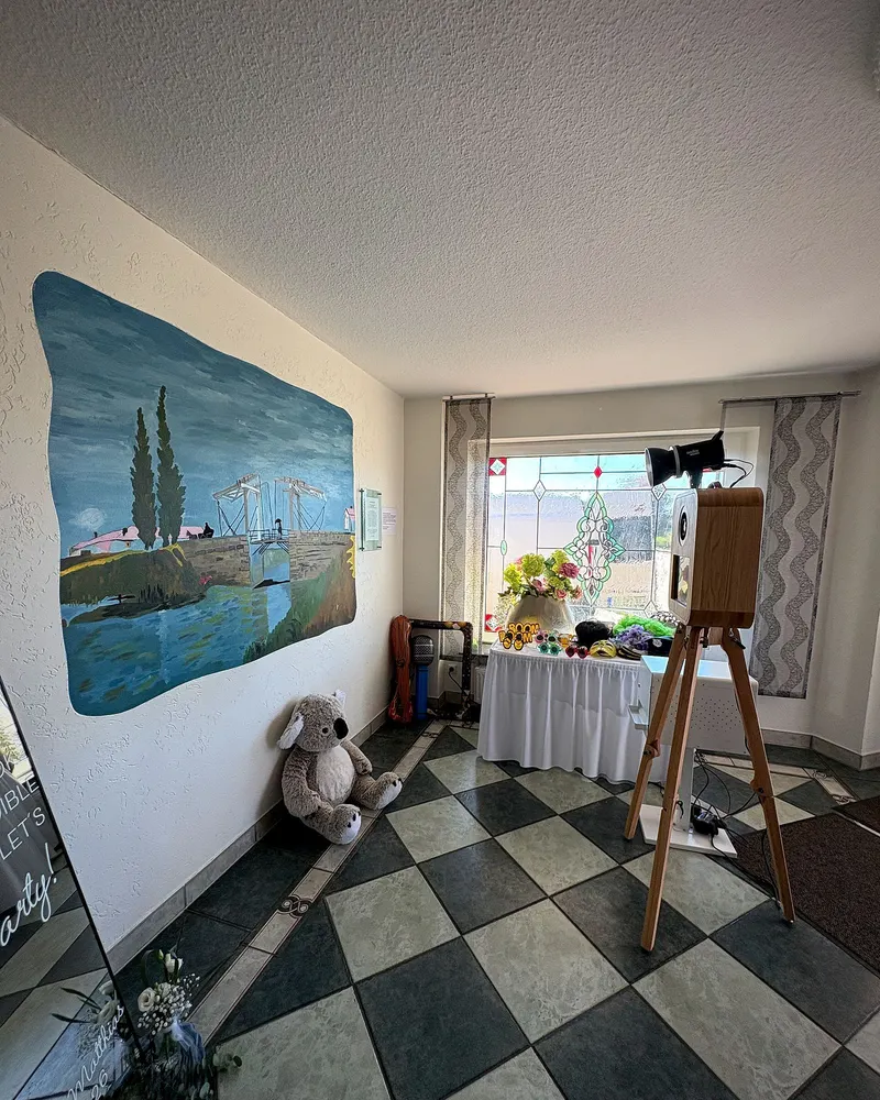 Komplettes Event-Setup mit Tisch, Tischrock und maritimer Deko